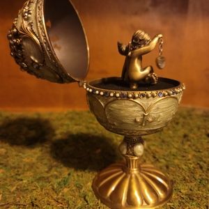 Pedestal Egg Angel Music Box